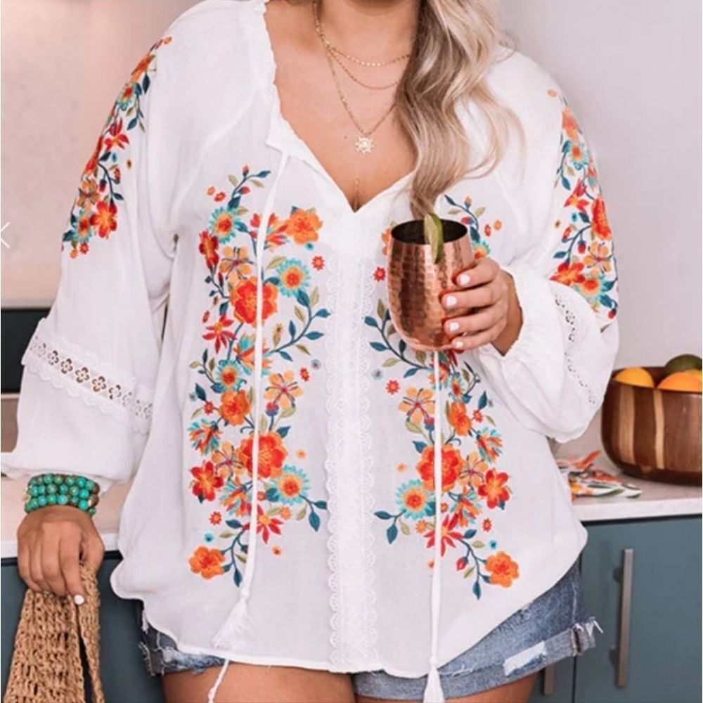 🔸️NWT Savanna Jane White Gauzy Embroidered Floral Boho Top Small